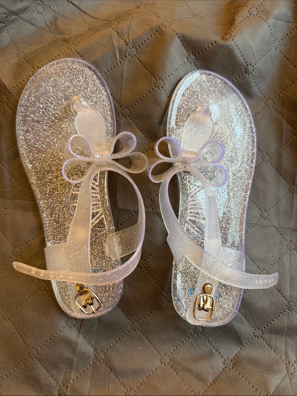 crown & ivy Glitter Jelly Bow Sandals in Clear